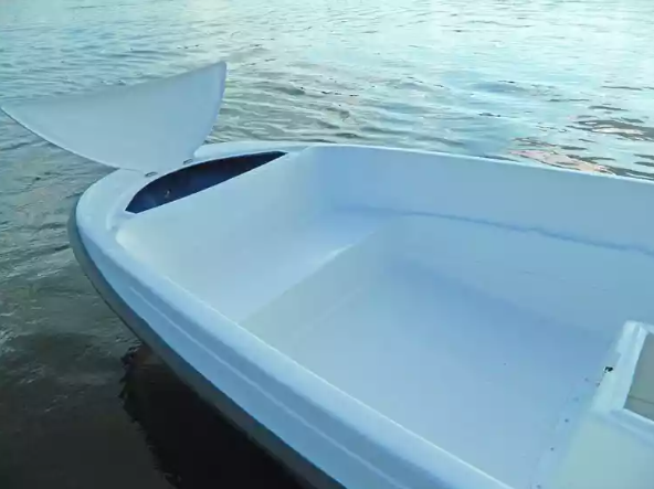 Стеклопластиковая лодка Пингвин с консолью (тримаран) в Туле