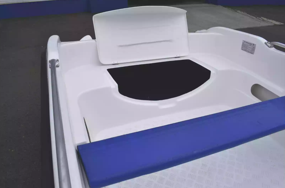 Стеклопластиковая лодка Пингвин New (тримаран) в Туле