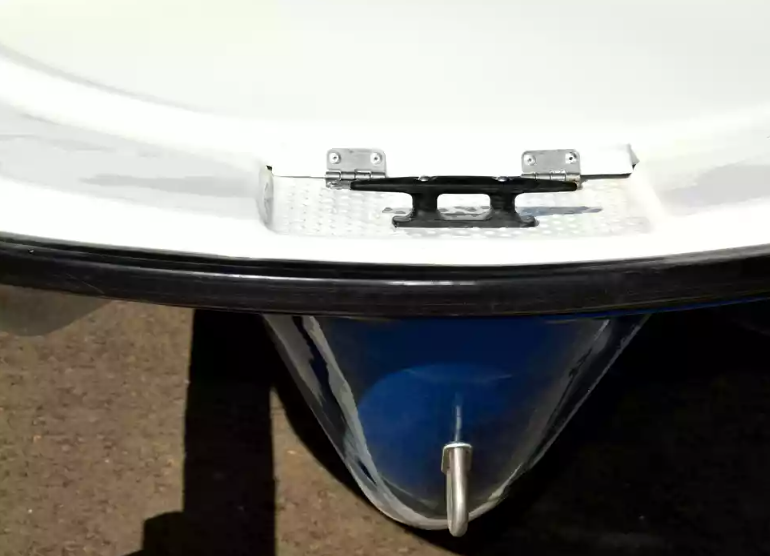 Стеклопластиковая лодка Пингвин с консолью (тримаран) в Туле