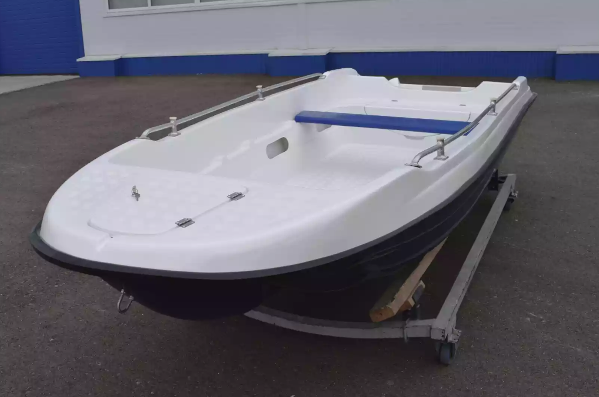 Стеклопластиковая лодка Пингвин New (тримаран) в Туле