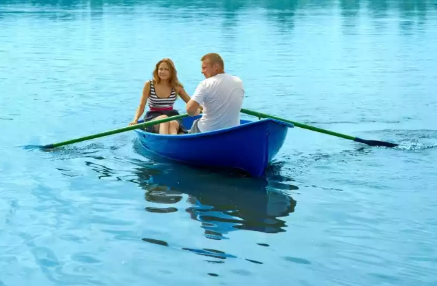 Стеклопластиковая лодка Дельфин в Туле