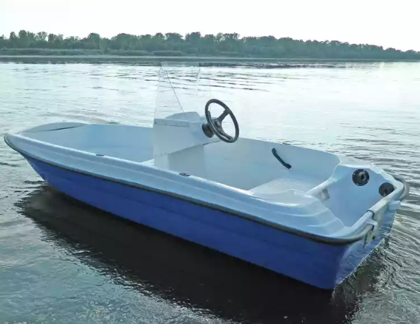 Стеклопластиковая лодка Пингвин с консолью (тримаран) в Туле